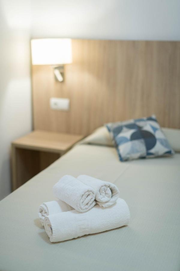 Hostal Mayol Santa Eularia des Riu Ngoại thất bức ảnh