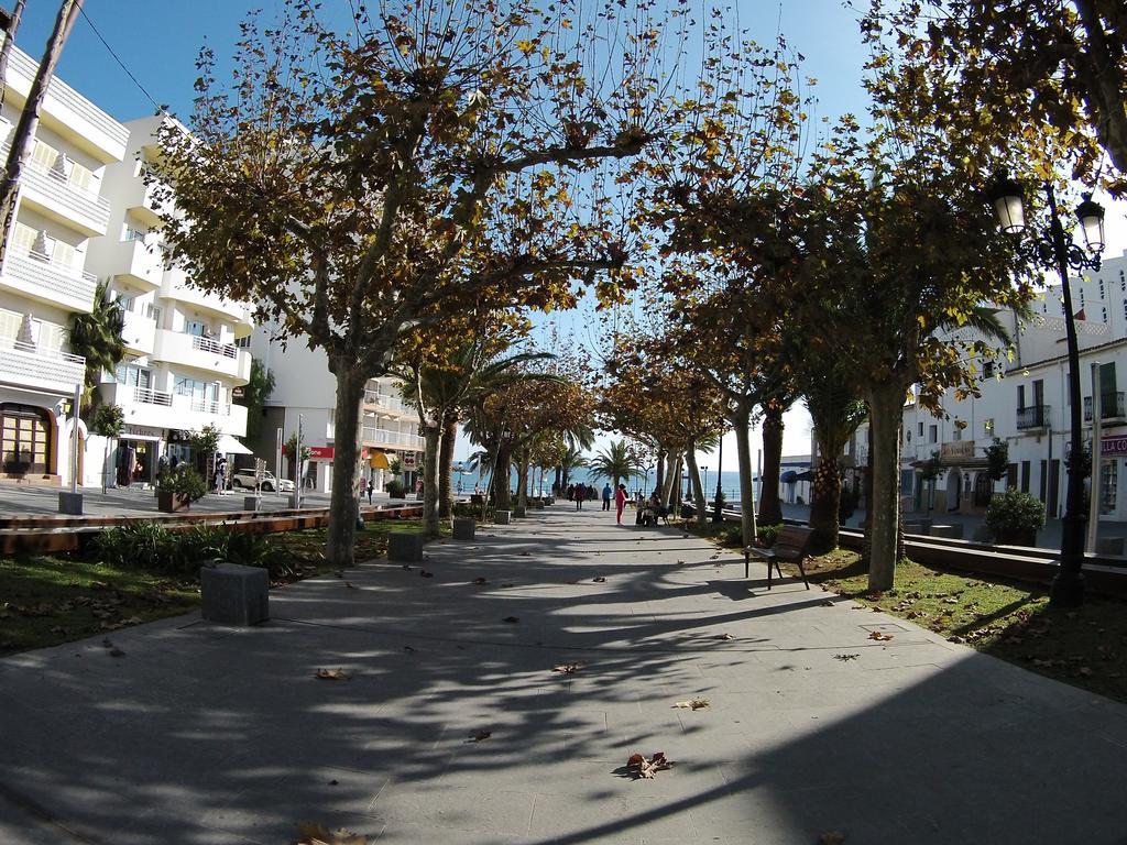 Hostal Mayol Santa Eularia des Riu Ngoại thất bức ảnh