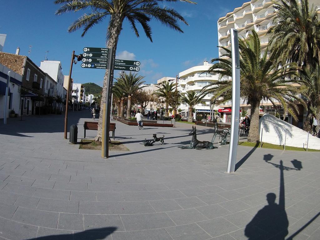 Hostal Mayol Santa Eularia des Riu Ngoại thất bức ảnh