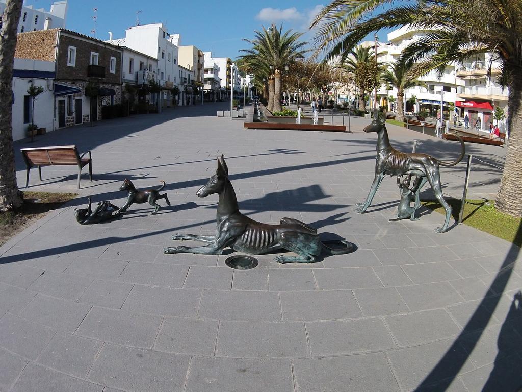 Hostal Mayol Santa Eularia des Riu Ngoại thất bức ảnh