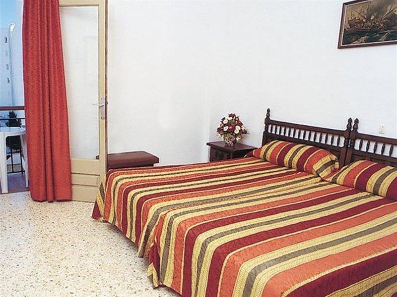 Hostal Mayol Santa Eularia des Riu Ngoại thất bức ảnh