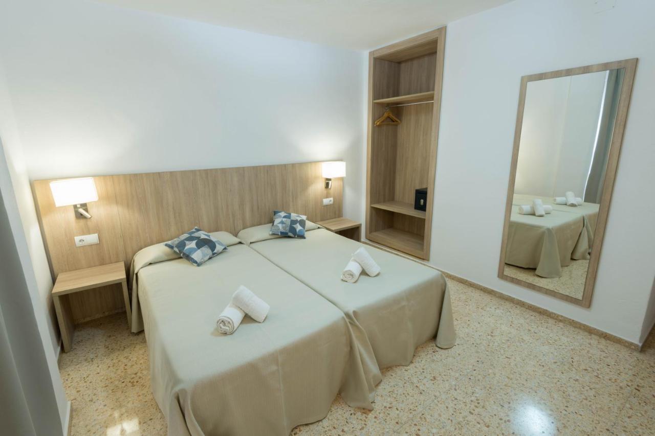 Hostal Mayol Santa Eularia des Riu Ngoại thất bức ảnh