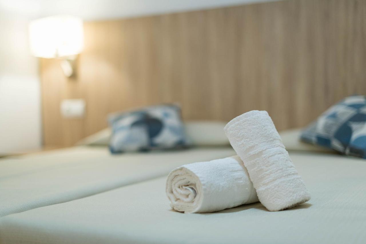 Hostal Mayol Santa Eularia des Riu Ngoại thất bức ảnh