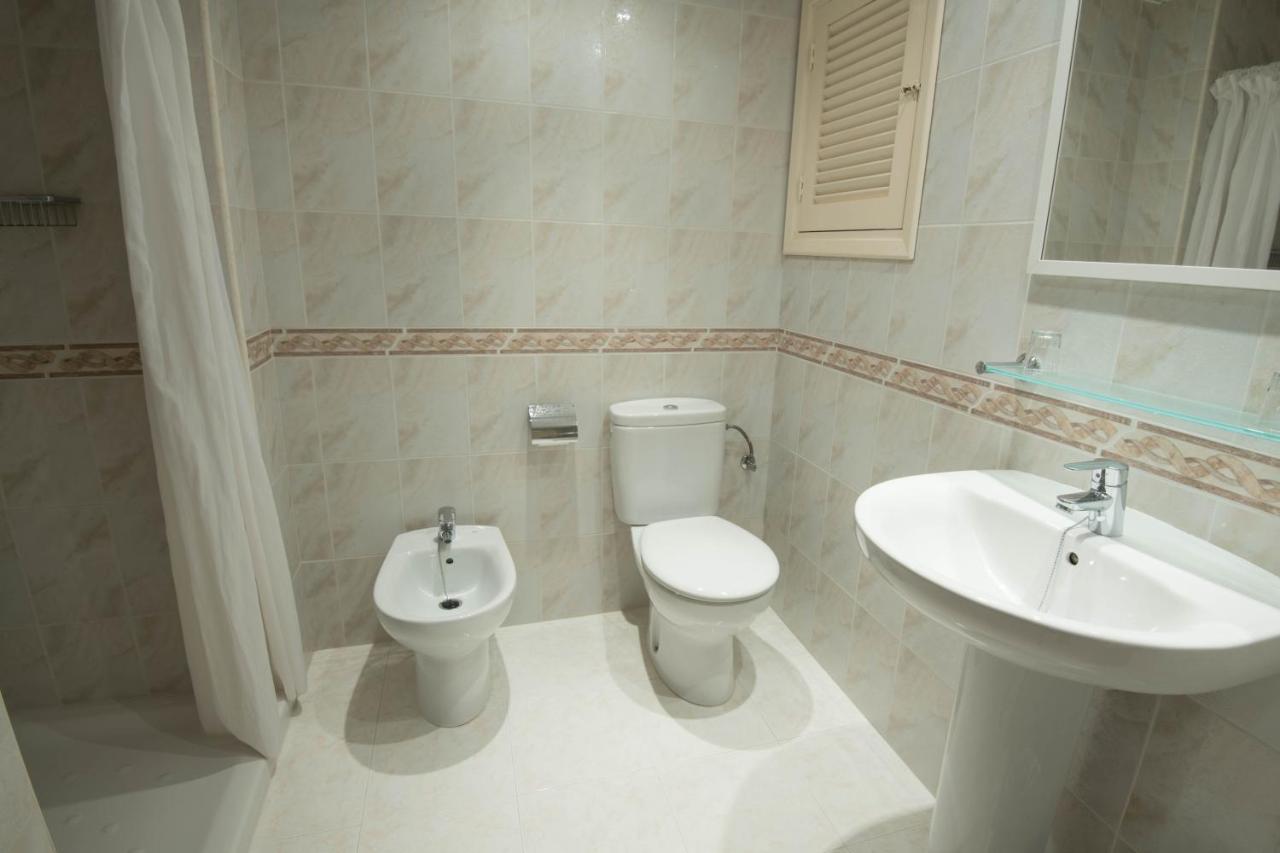 Hostal Mayol Santa Eularia des Riu Ngoại thất bức ảnh